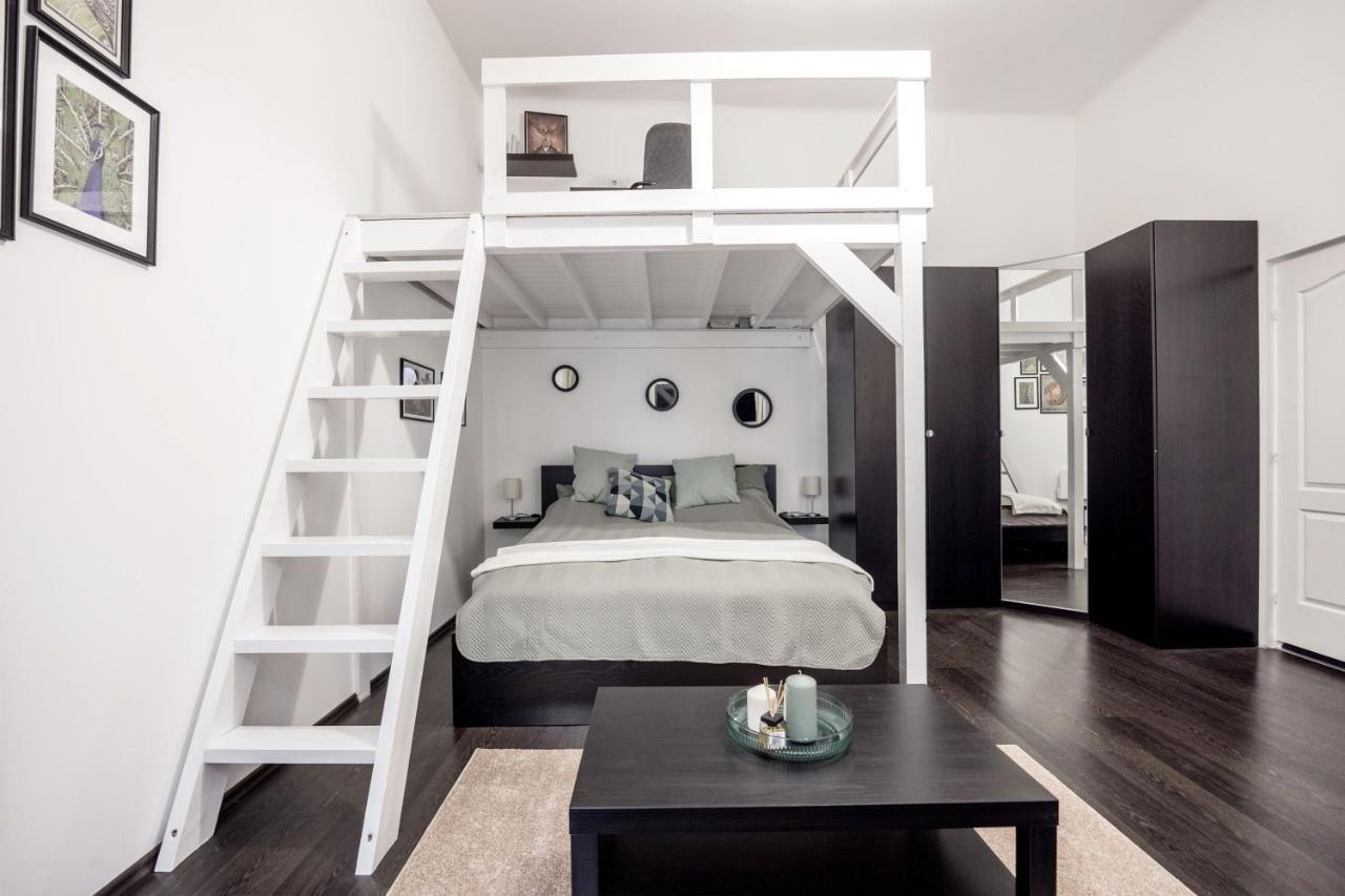 Charming Downtown Hideaway Steps From New York Cafe! Leilighet Budapest Eksteriør bilde