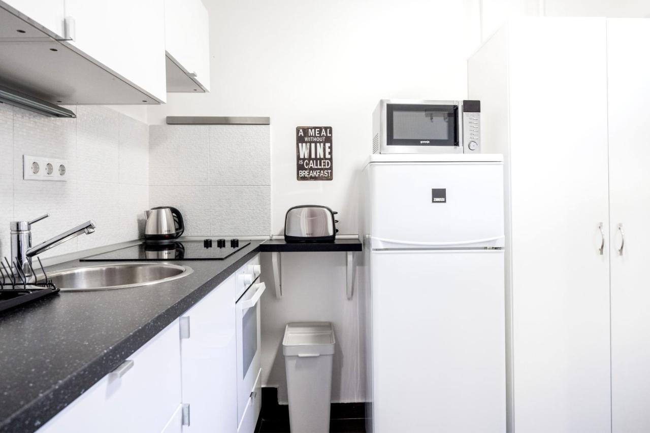 Charming Downtown Hideaway Steps From New York Cafe! Leilighet Budapest Eksteriør bilde
