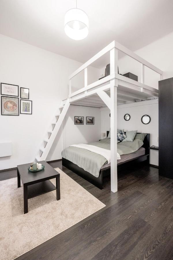 Charming Downtown Hideaway Steps From New York Cafe! Leilighet Budapest Eksteriør bilde