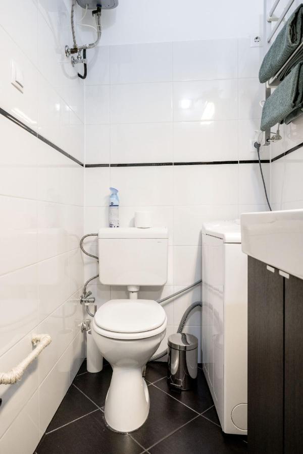 Charming Downtown Hideaway Steps From New York Cafe! Leilighet Budapest Eksteriør bilde