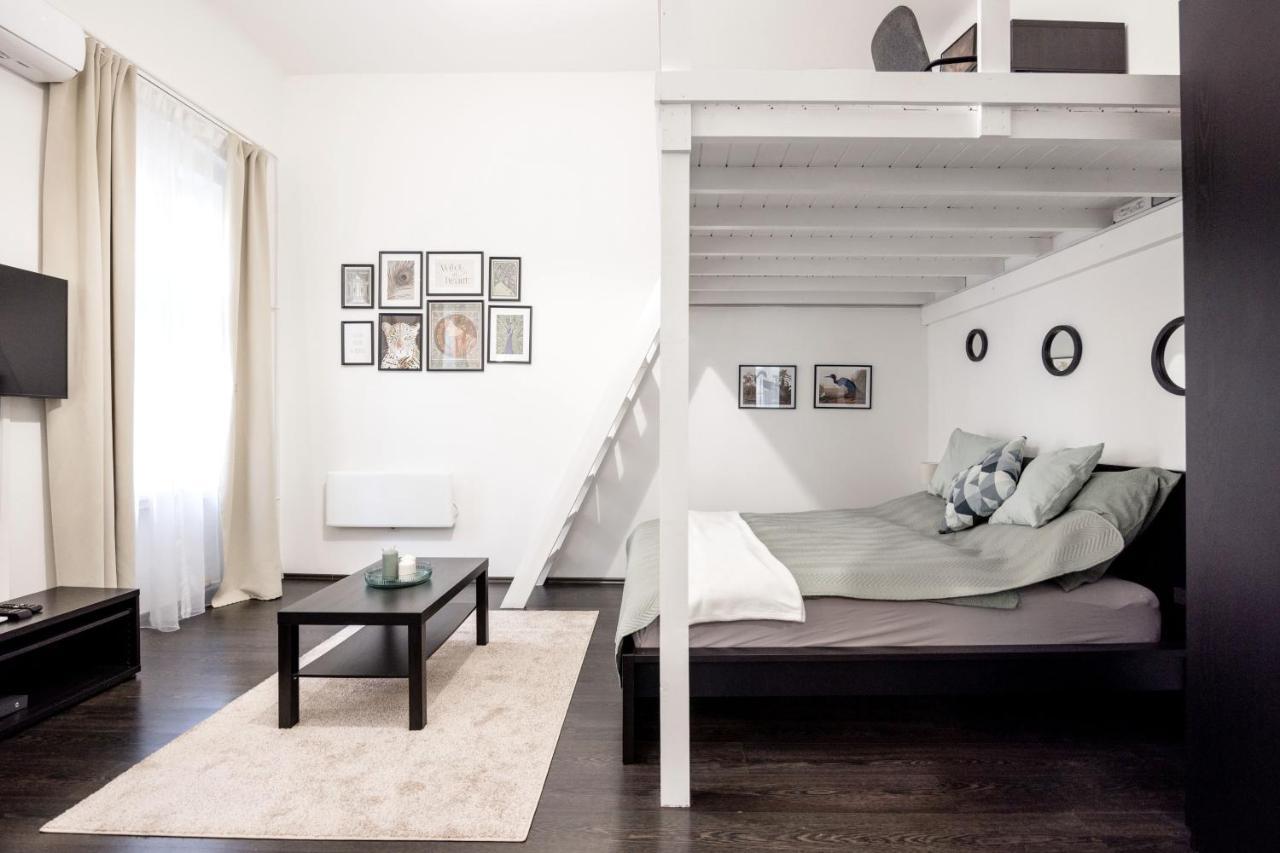 Charming Downtown Hideaway Steps From New York Cafe! Leilighet Budapest Eksteriør bilde