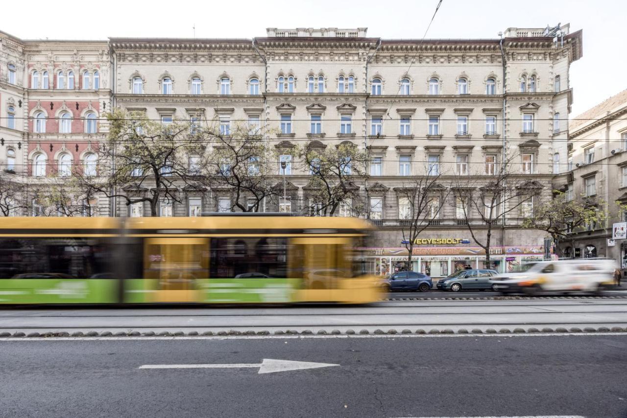 Charming Downtown Hideaway Steps From New York Cafe! Leilighet Budapest Eksteriør bilde