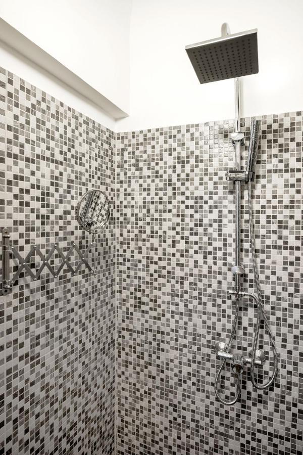 Charming Downtown Hideaway Steps From New York Cafe! Leilighet Budapest Eksteriør bilde